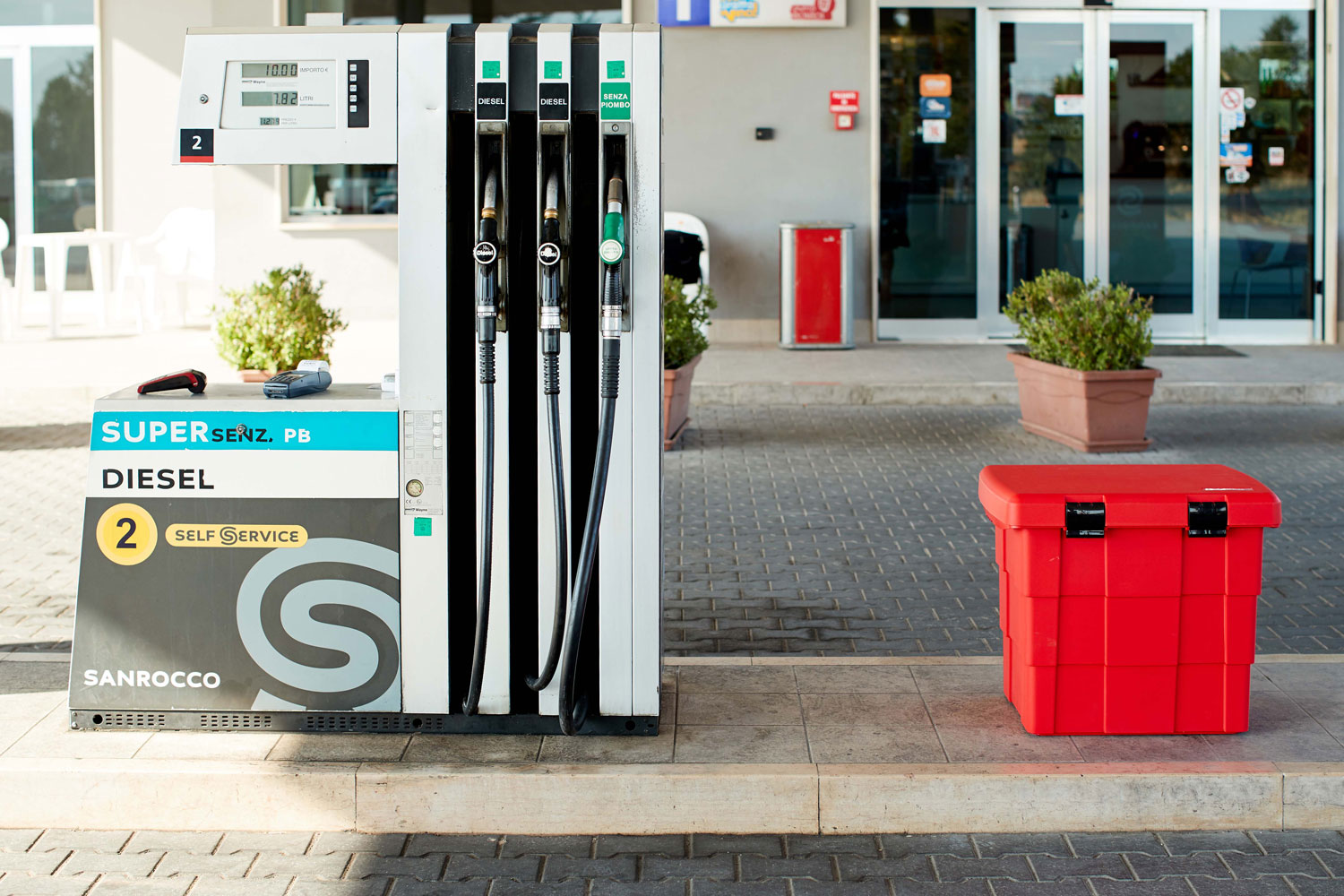 Pitbox-porta-sabbia-pompa-benzina