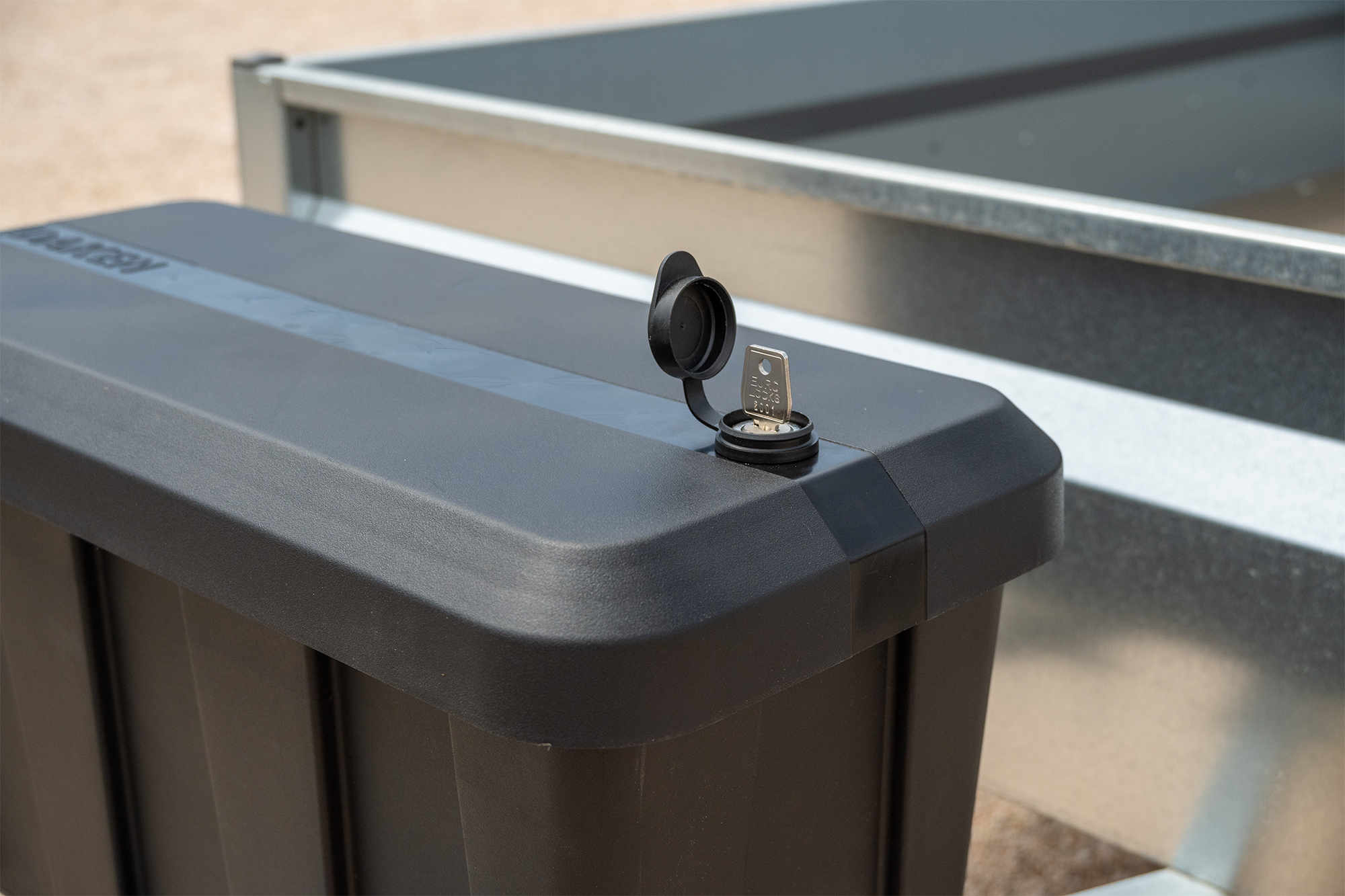 Blackit Lite - Toolbox installed on a small trailer, chest mounting, detail of lock with key