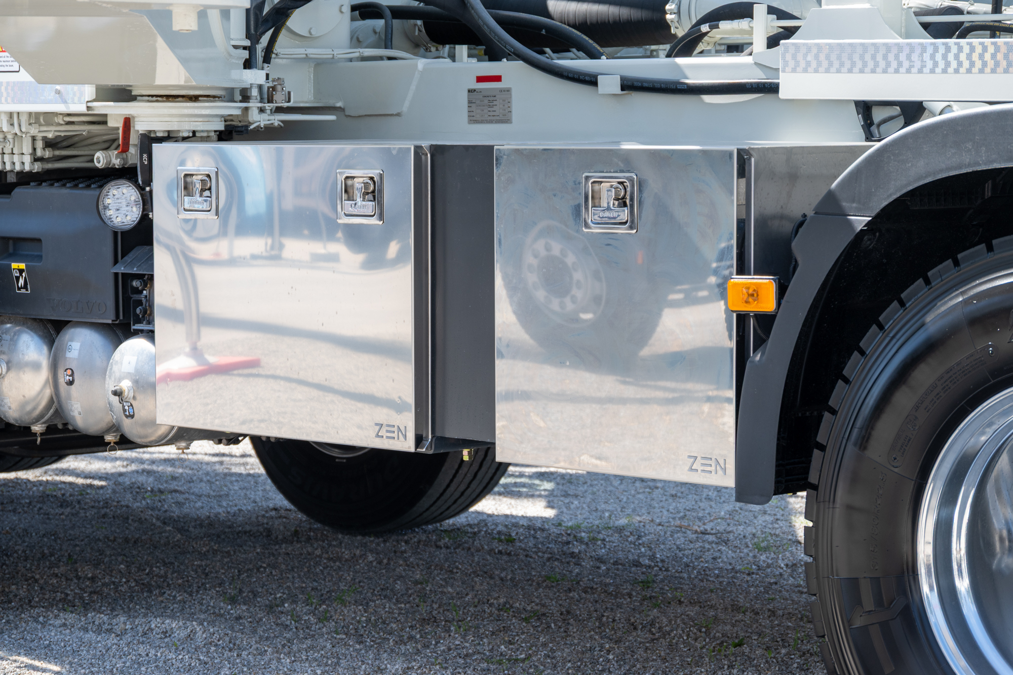 Z12 cassette porta attrezzi installate su camion