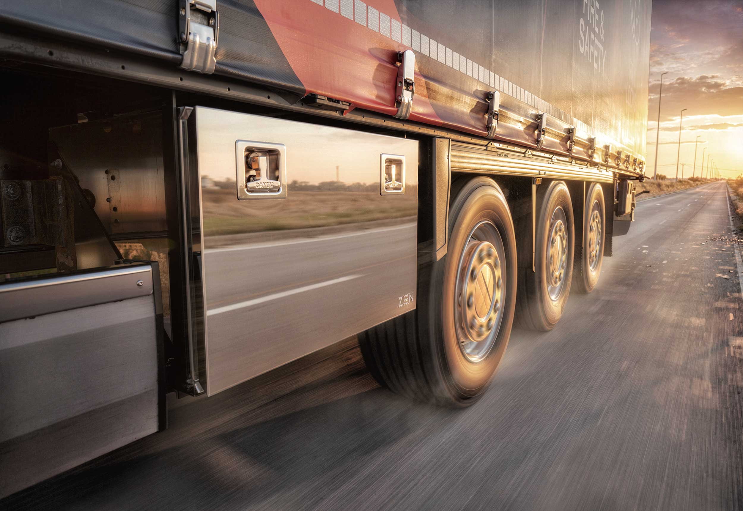 Z12-DAKEN-cassetta-in-acciaio-per-camion